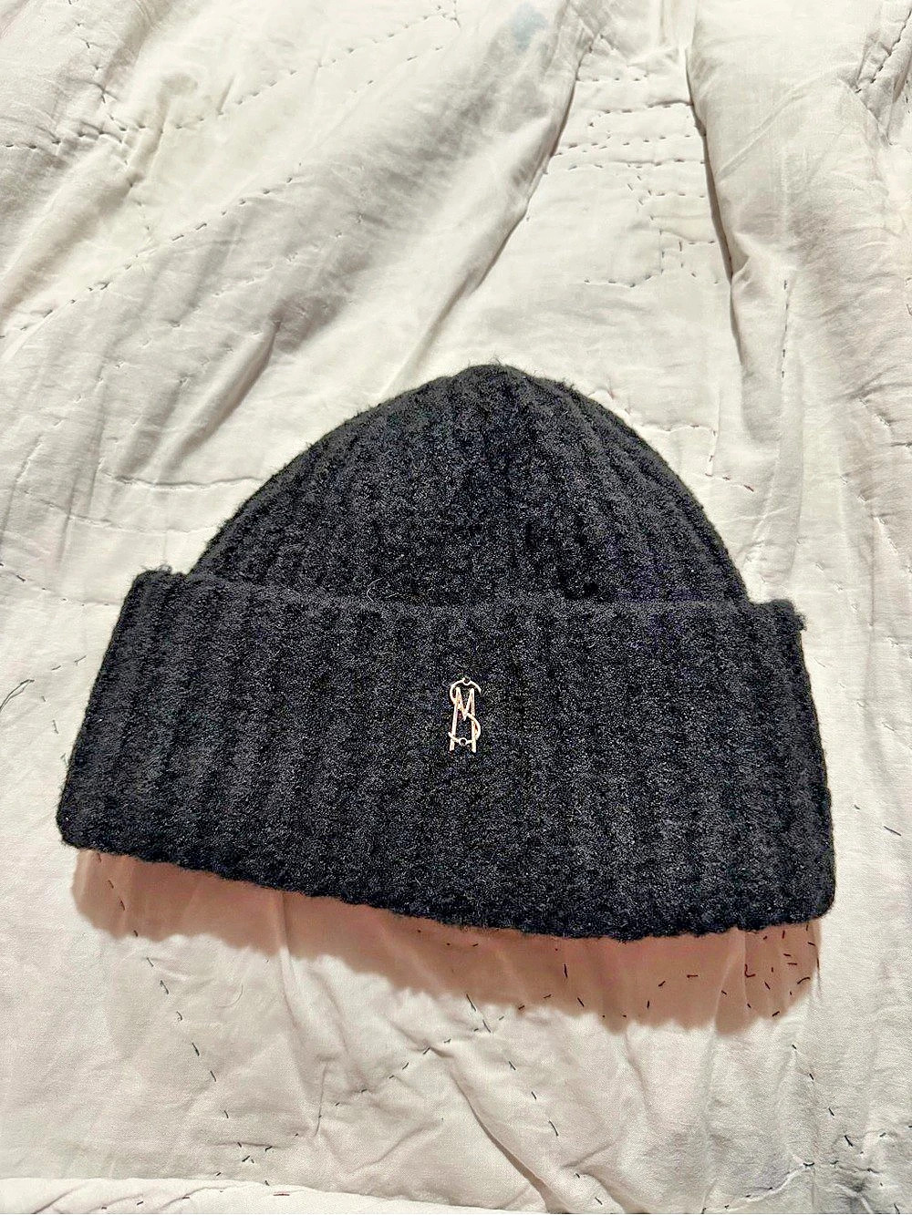 Steve Madden Ribbed Knit Beanie with SM Logo Black